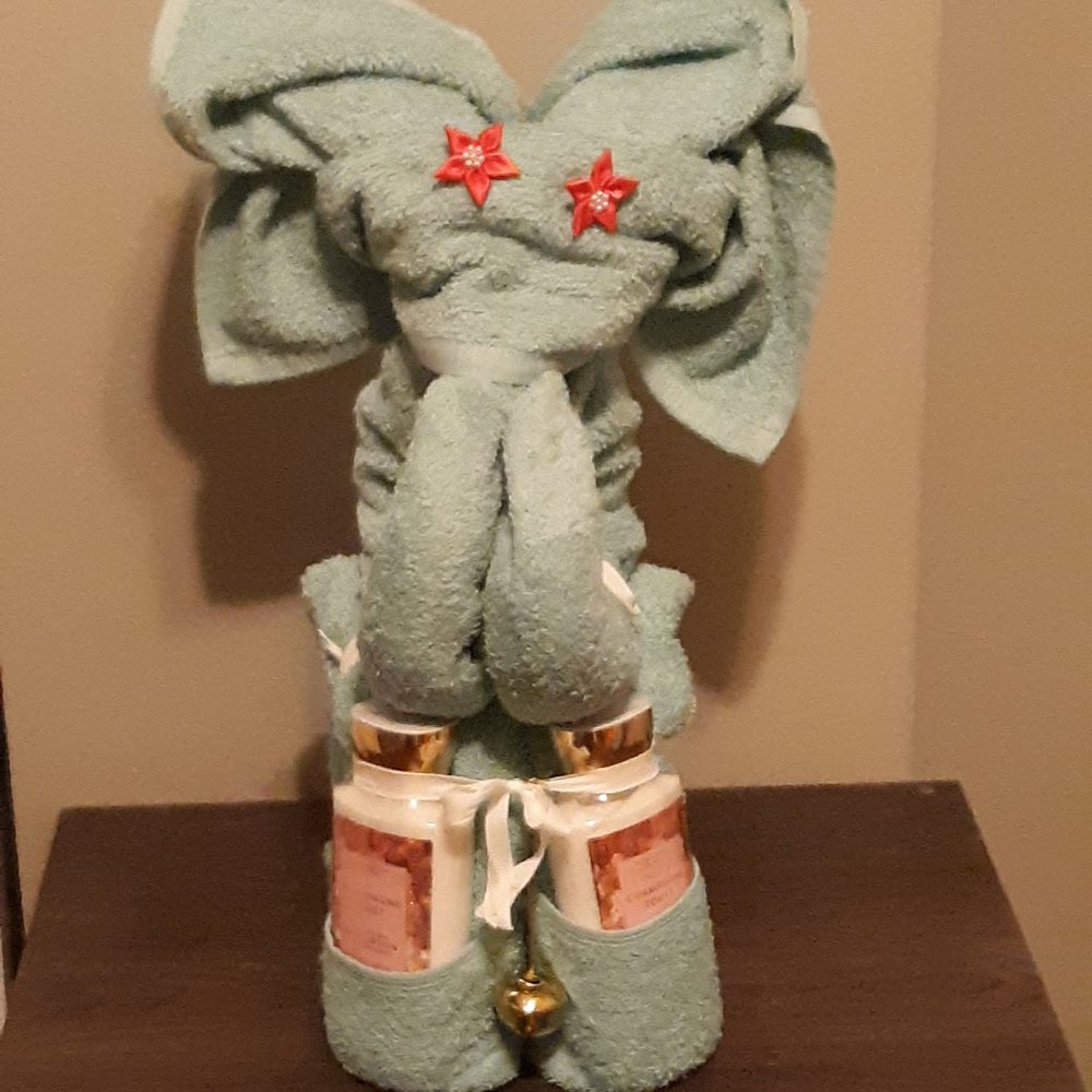 GIFT BAG: ELEPHANT TOWEL, WASH CLOTH, & LOTION SET